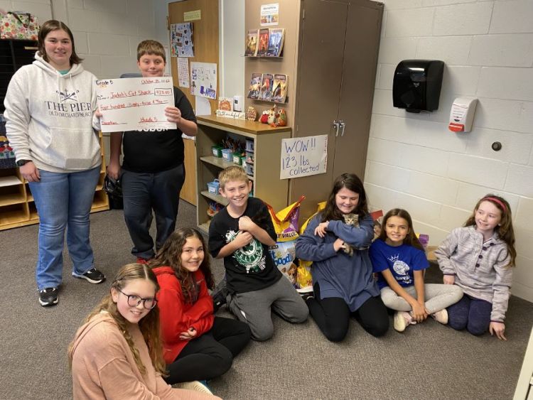 Large image of photo: Jadah's Cat Shack fundraiser, Gr. 5!!!